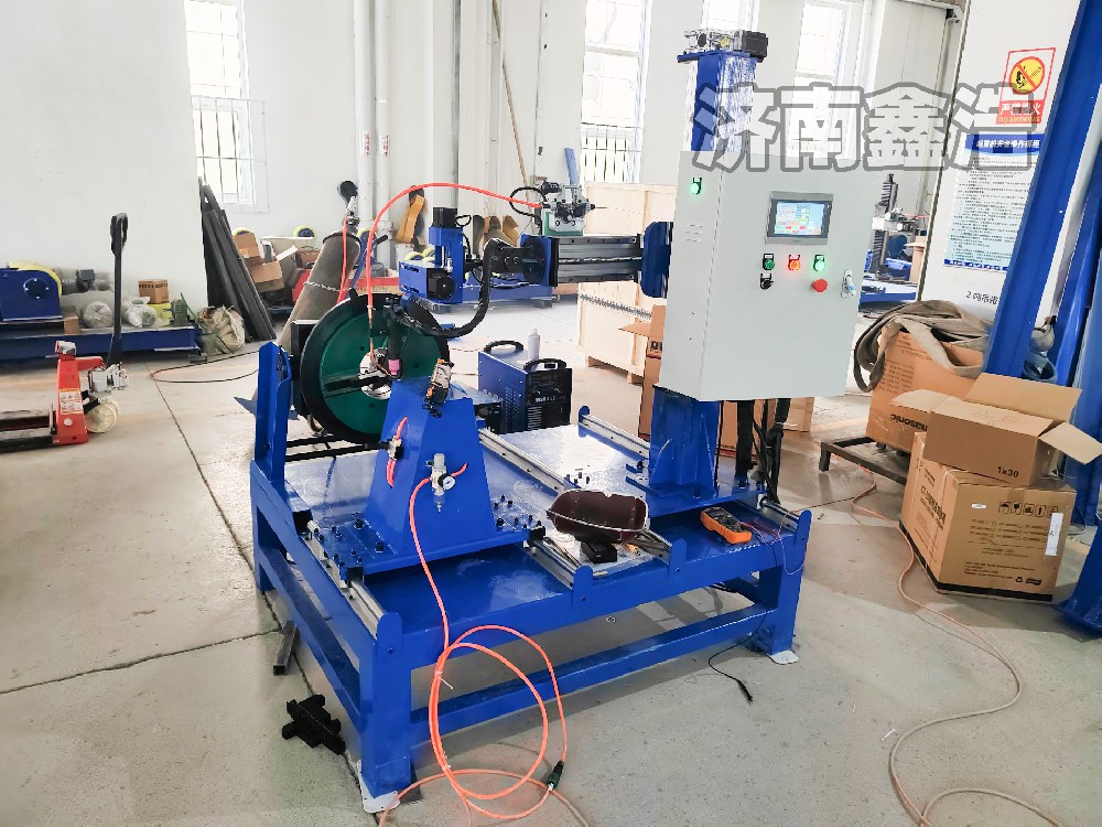 鑫浩氬弧自動焊機(jī)，智能數(shù)控，運(yùn)行穩(wěn)定