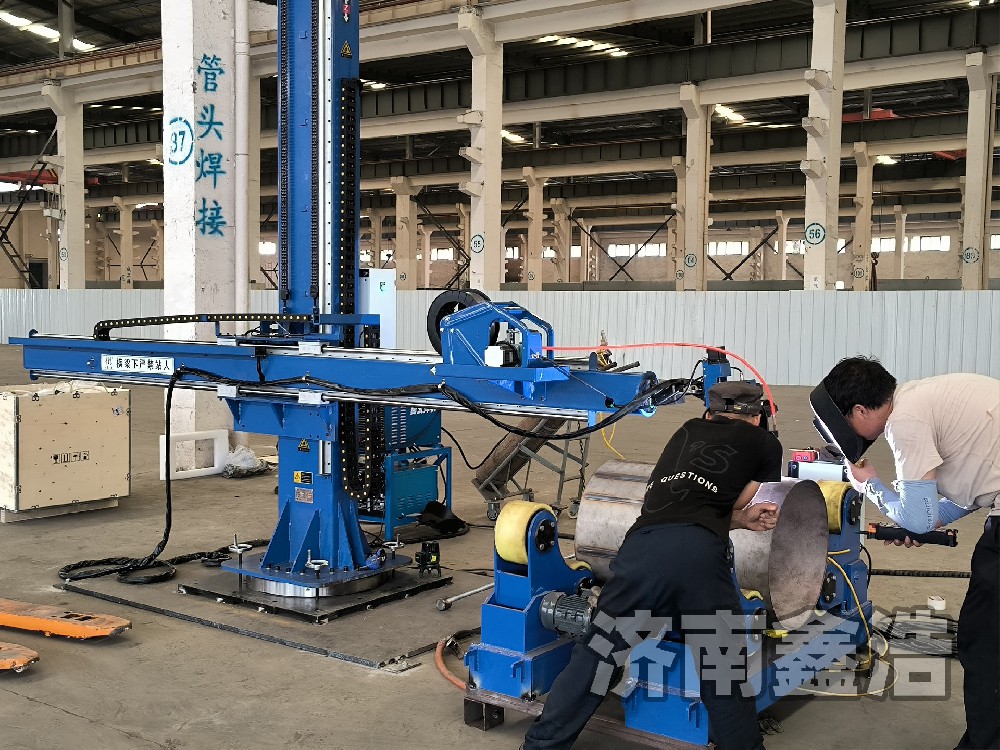 重型焊接操作機(jī)，智能數(shù)控，運(yùn)行穩(wěn)定